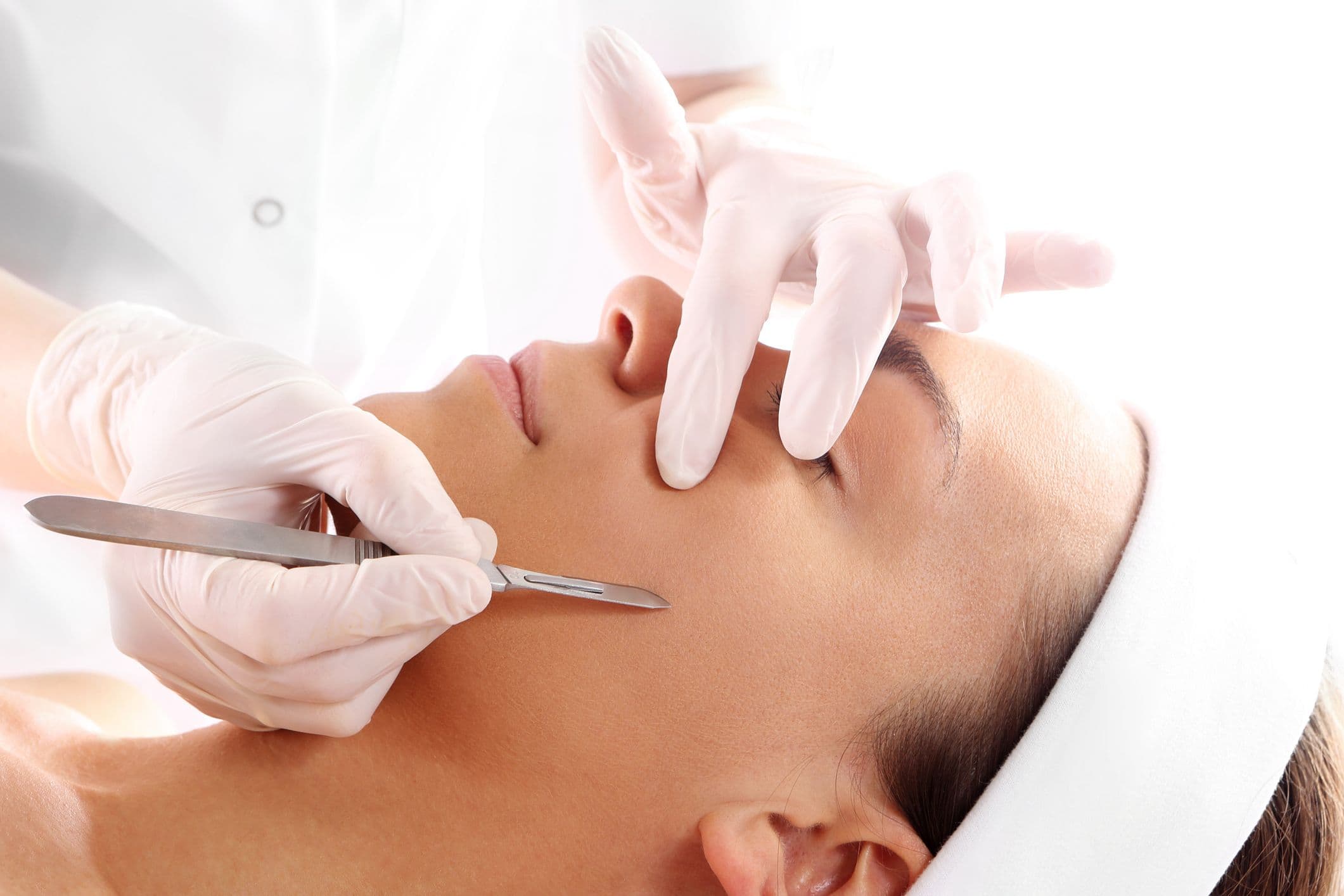 5 Reasons Why Dermaplaning is the Secret to Flawless Skin: Insights from Linksfield Laser Clinic